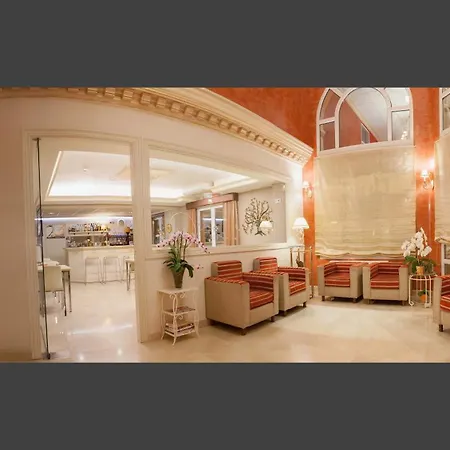 Отель Versalles 3*