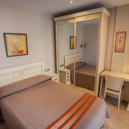 Hotel Versalles Granja de Rocamora